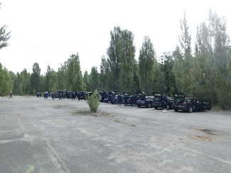 Messfahrzeuge des BfS stehen in einer Reihe auf einem Platz in Prypjat (Bild anzeigen)